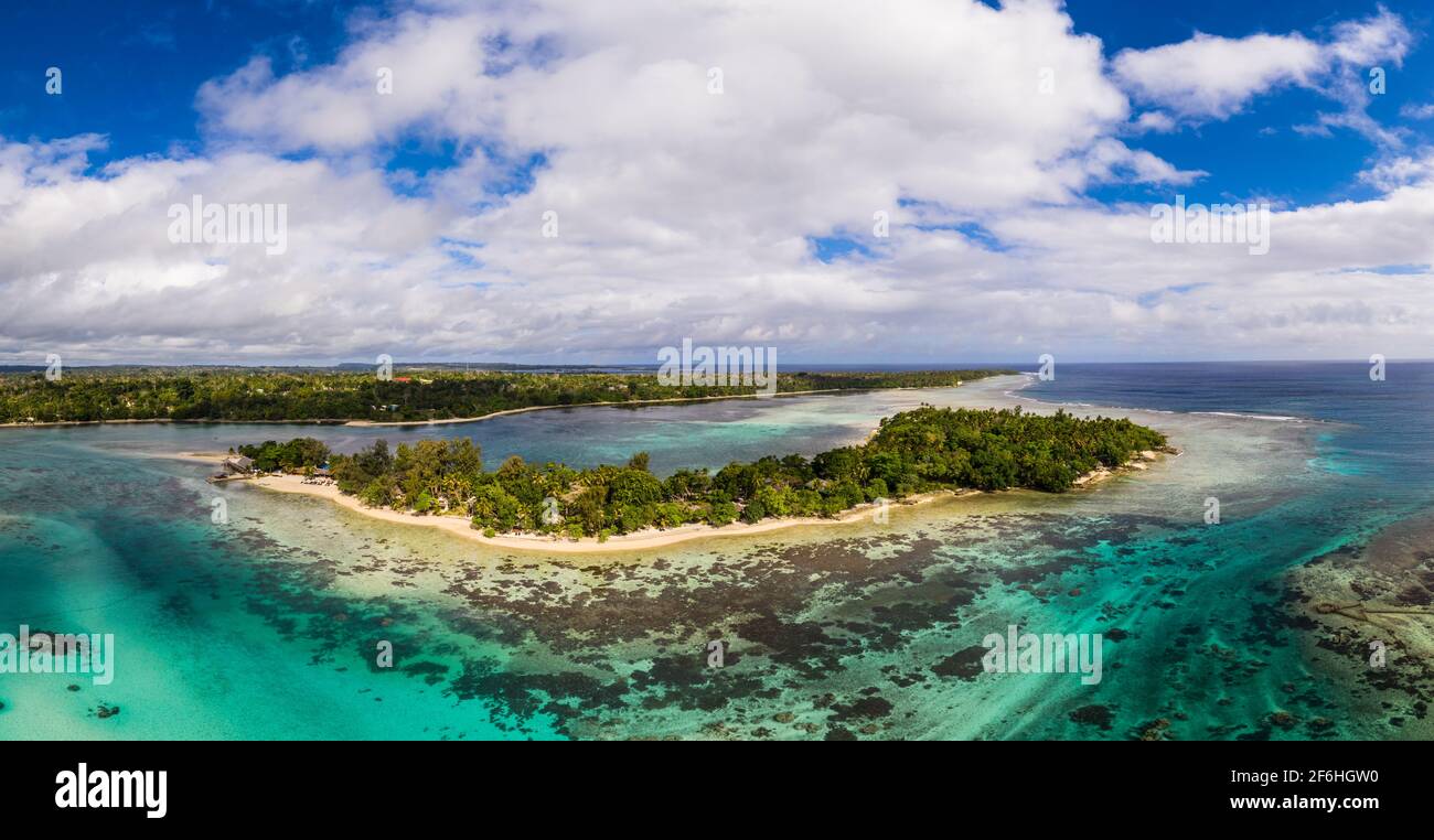 Luftpanorama der idyllischen Insel Erakor in der Bucht von Port Vila, der Hauptstadt von Vanuatu im Südpazifik Stockfoto