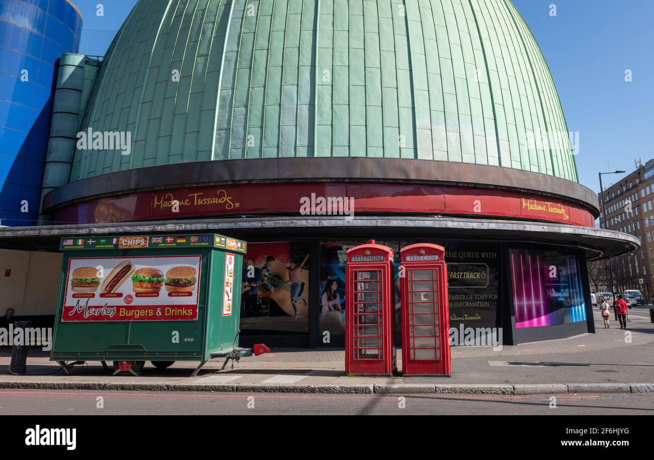 Außenansicht von Madame Tussauds in Marylebone, einem Wachsfigurenkabinett-Museum und einer der beliebtesten Touristenattraktionen Londons. Stockfoto