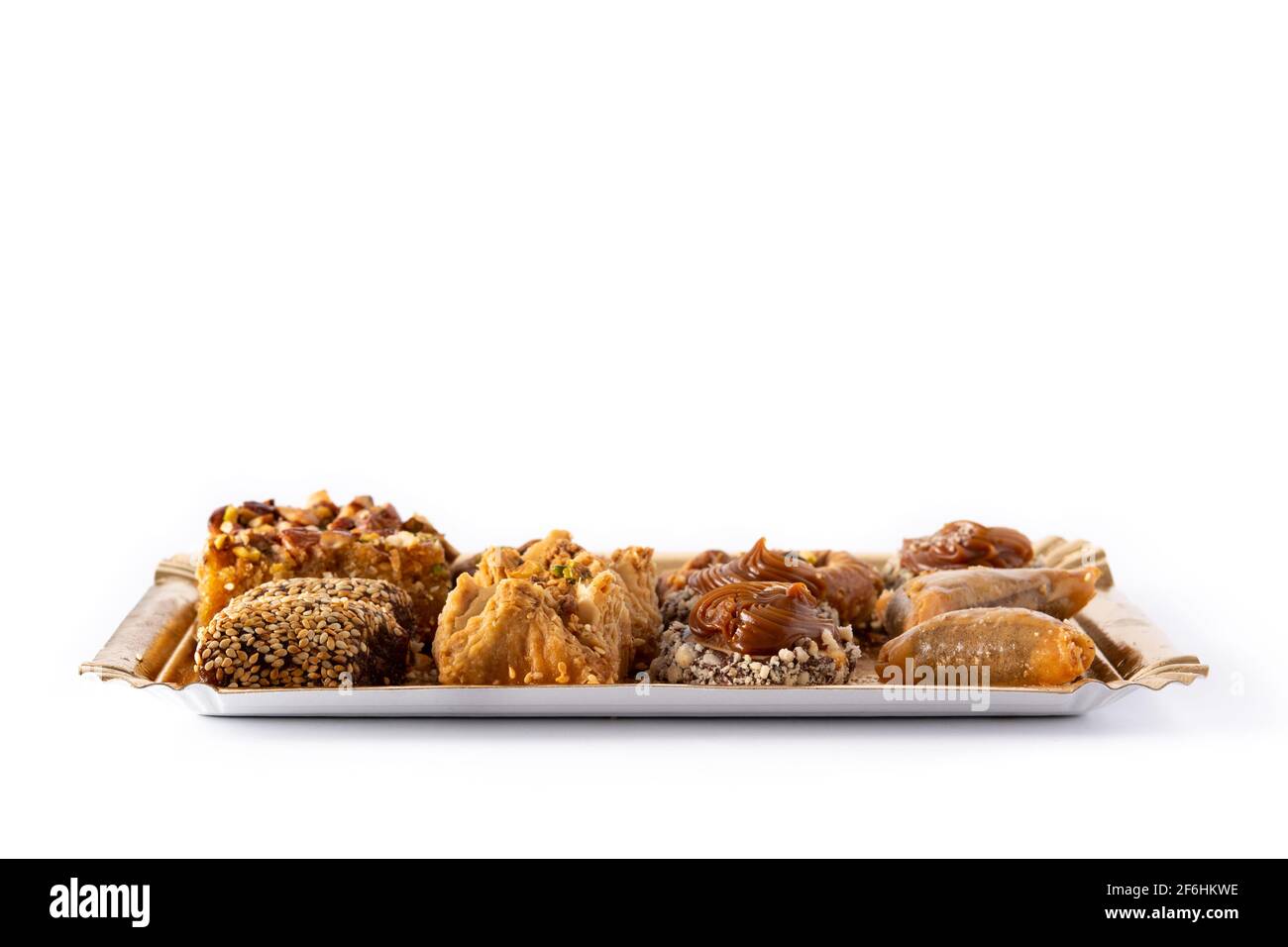 Auswahl an Ramadan Dessert Baklava isoliert auf weißem Hintergrund. Traditionelle arabische Süßigkeiten. Stockfoto