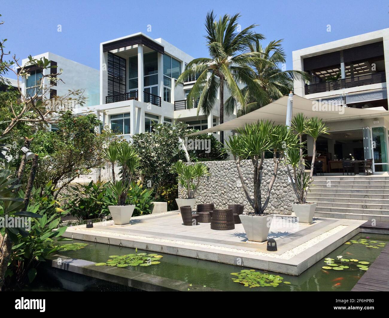 Phuket, Thailand - März 15 2015: Private Pool-Villen im Aleenta Phuket Resort and Spa Hotel während der Nacht Stockfoto