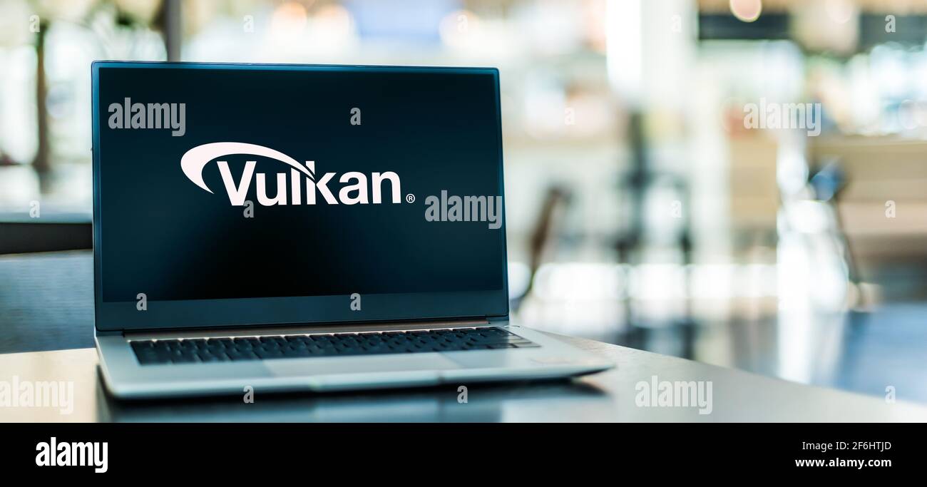 POZNAN, POL – 6. FEBRUAR 2021: Laptop-Computer mit dem Logo von Vulkan, einer plattformübergreifenden, Overhead-armen 3D-Grafik- und Computing-API Stockfoto