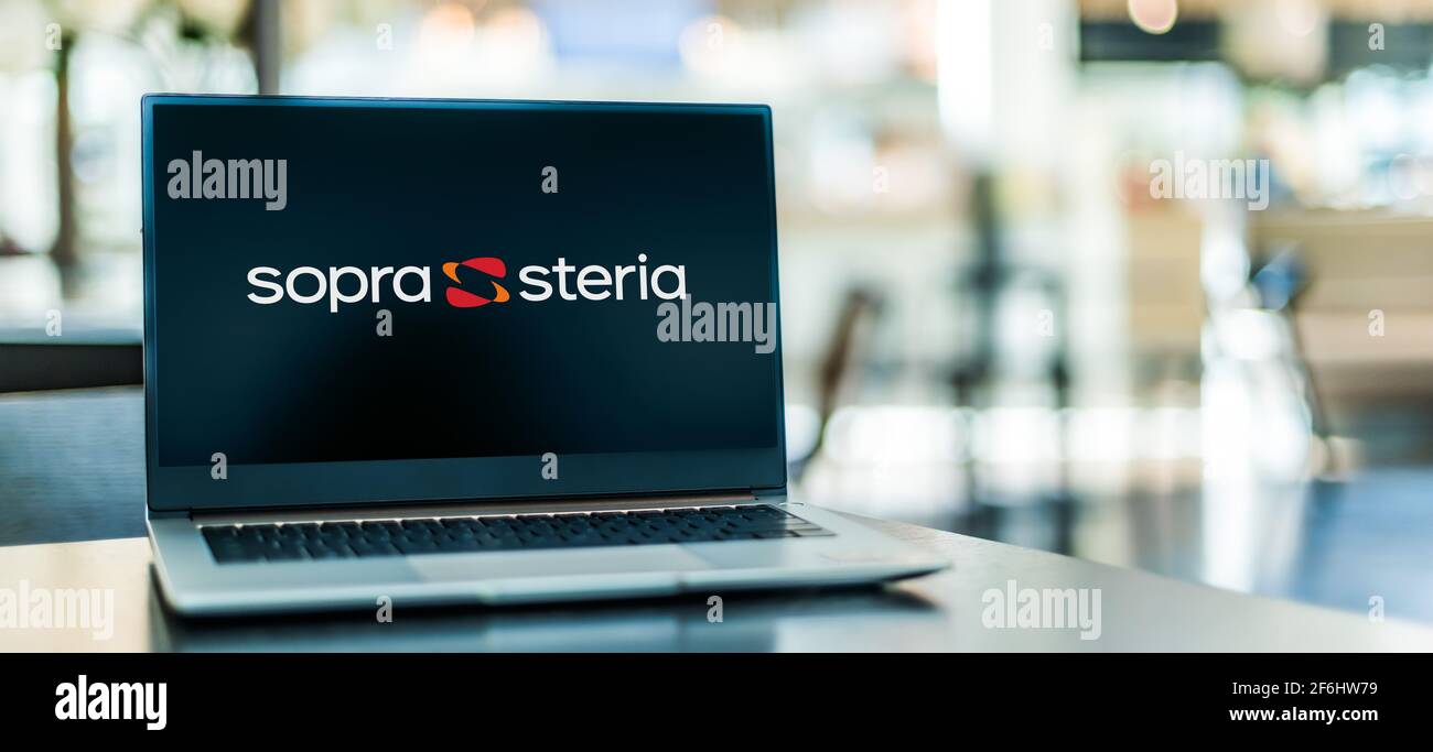 POZNAN, POL - 15. MÄRZ 2021: Laptop-Computer mit Logo von Sopra Steria, einer in Paris, Frankreich, ansässigen Beratungs-, Digital Services- und Softwareentwicklung Stockfoto