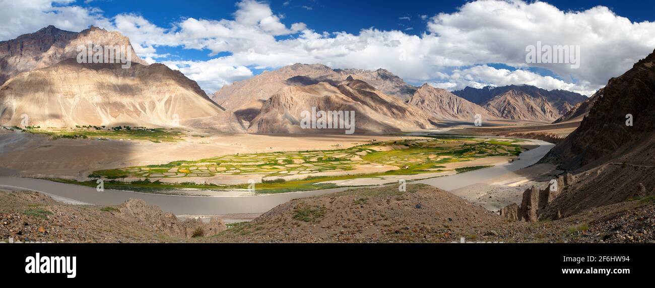 Blick vom Zanskar Tal - Zangla Dorf - Ladakh - Jammu und Kaschmir - Indien Stockfoto