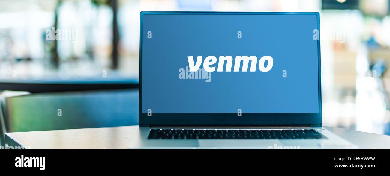 POZNAN, POL - 15. MÄRZ 2021: Laptop-Computer mit Logo von Venmo, einem mobilen Zahlungsdienst von PayPal Stockfoto