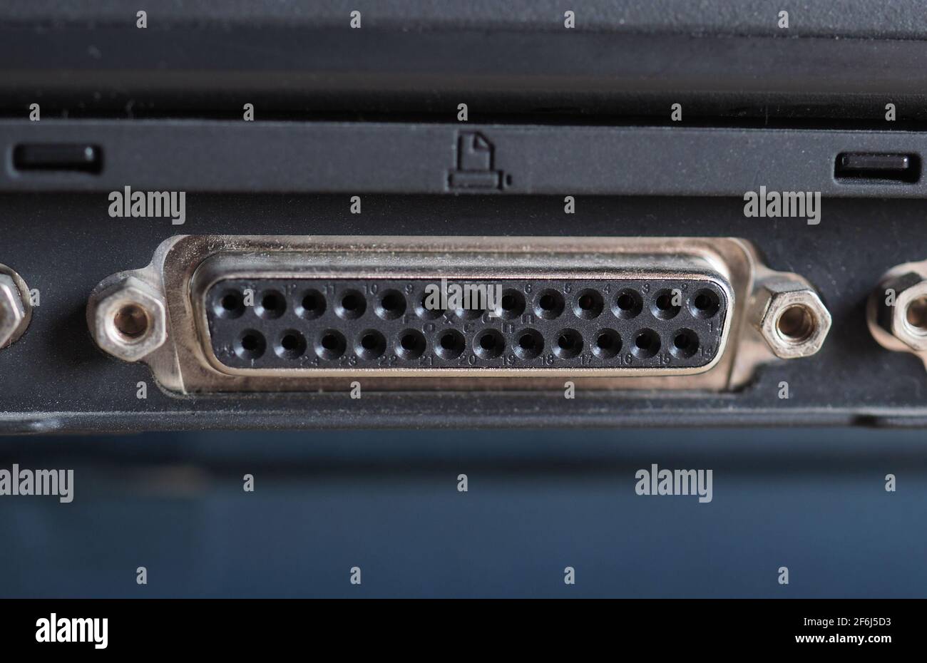 Parallelschnittstelle auf einem Laptop-pc-PC Stockfoto