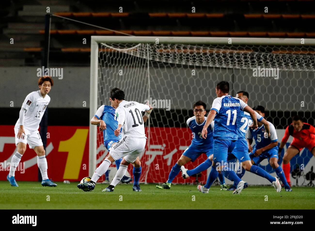 Chiba, Deutschland. März 2021. KEINE VERKÄUFE IN JAPAN! Takumi MINAMINIO erzielt das Tor zu 1: 0, Torschuss, Action, Qualifikation für die FIFA Fußball-Weltmeisterschaft 2022 in Katar, Gruppe F Asien, zweite Runde, internationales Fußballspiel Mongolei - Japan MNG - JPN 0:14 am 03/30/2021 in Chiba/Japan KEINE VERKÄUFE IN JAPAN! Credit: dpa/Alamy Live News Stockfoto