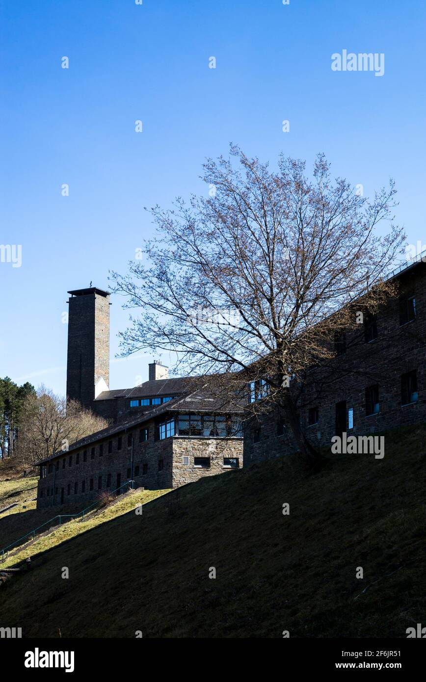 Ordensburg Vogelsang im Nationalpark Eifel, Deutschland. Das ehemalige Nazi-Anwesen diente seitdem vor der Eröffnung als militärisches Trainingsgelände für die Alliierten Stockfoto