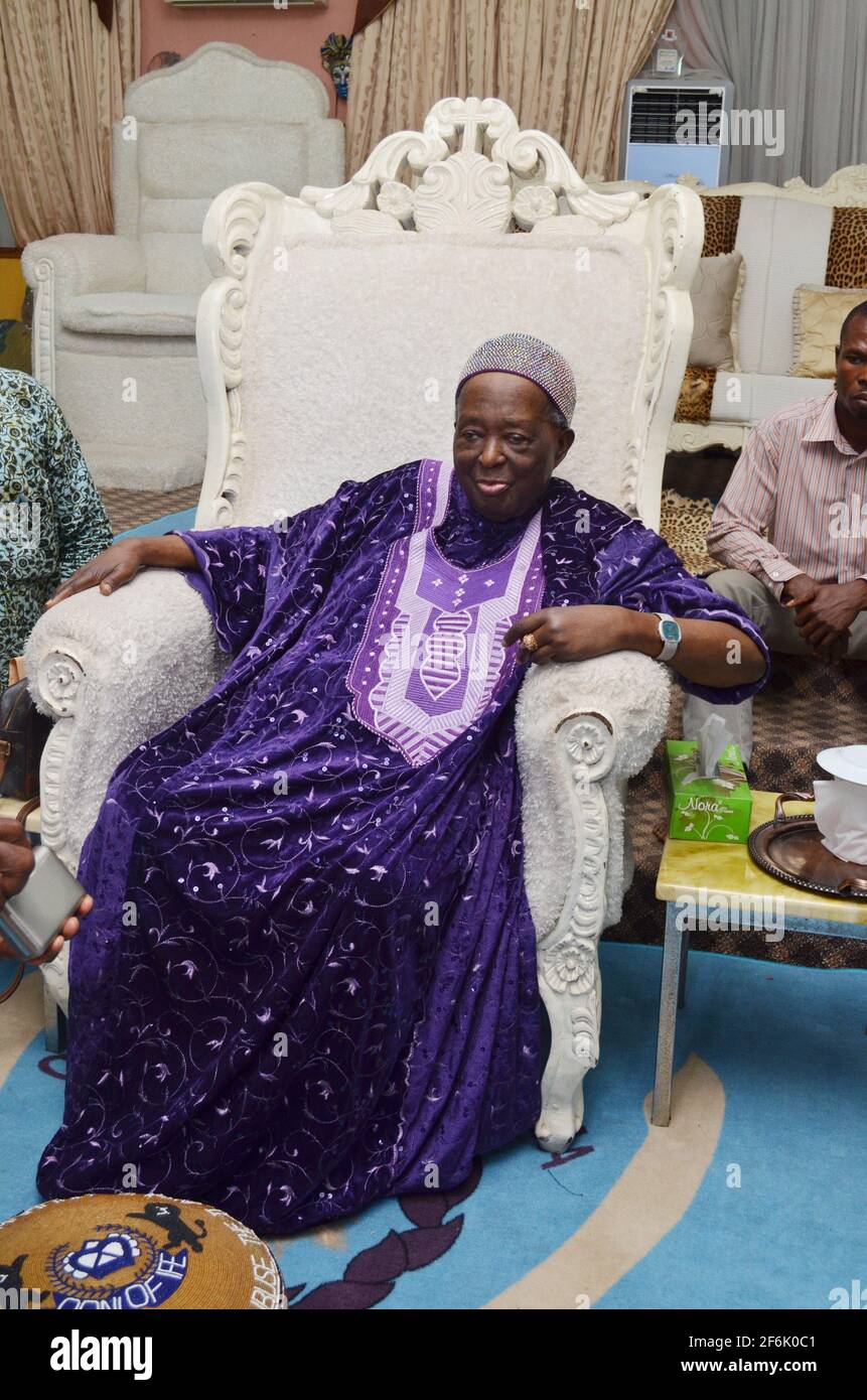 Oba Okunade Sijuwade (1. Januar 1930 – 28. Juli 2015) war der 50. Traditionelle Herrscher von Ooni von Ife von 1980 bis zu seinem Tod im Jahr 2015. Stockfoto