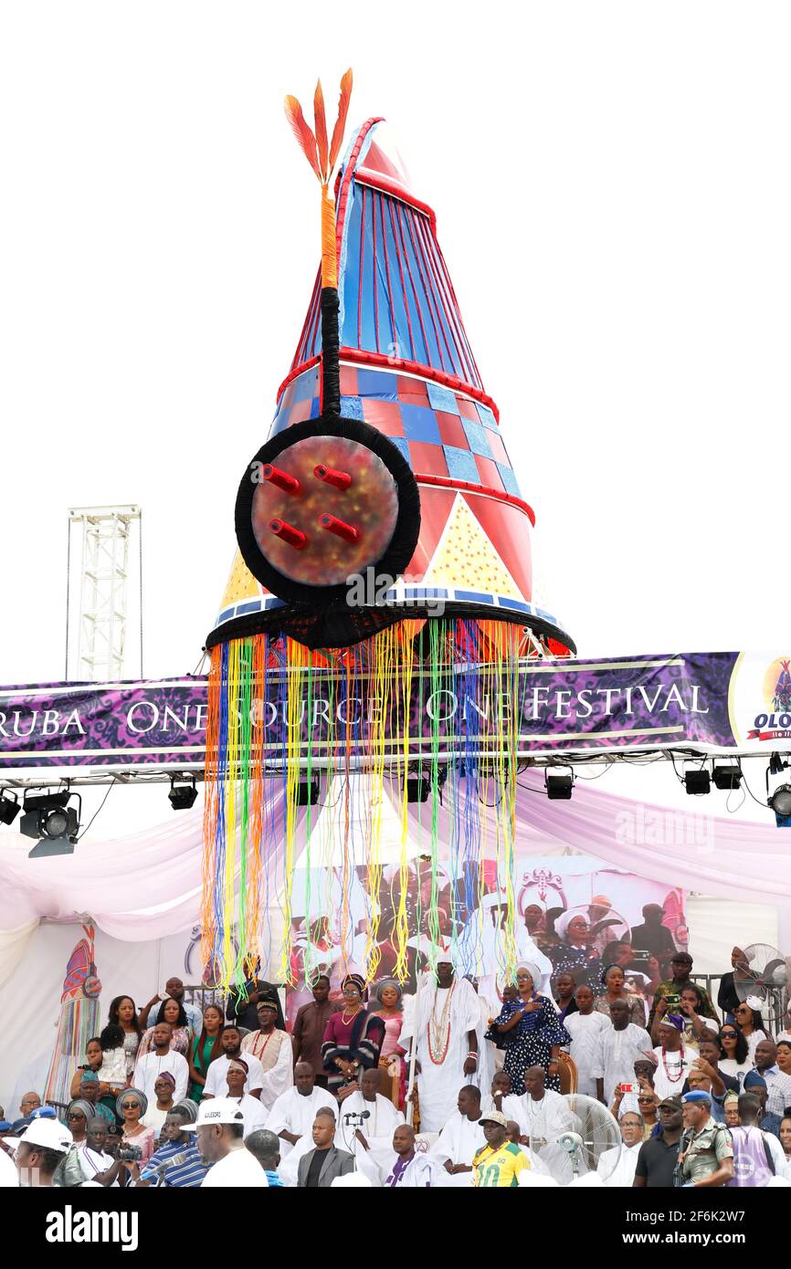Ade aare-Kunstwerke, die am Veranstaltungsort des Olojo Festivals, Osun State, Nigeria, gezeigt werden. Stockfoto