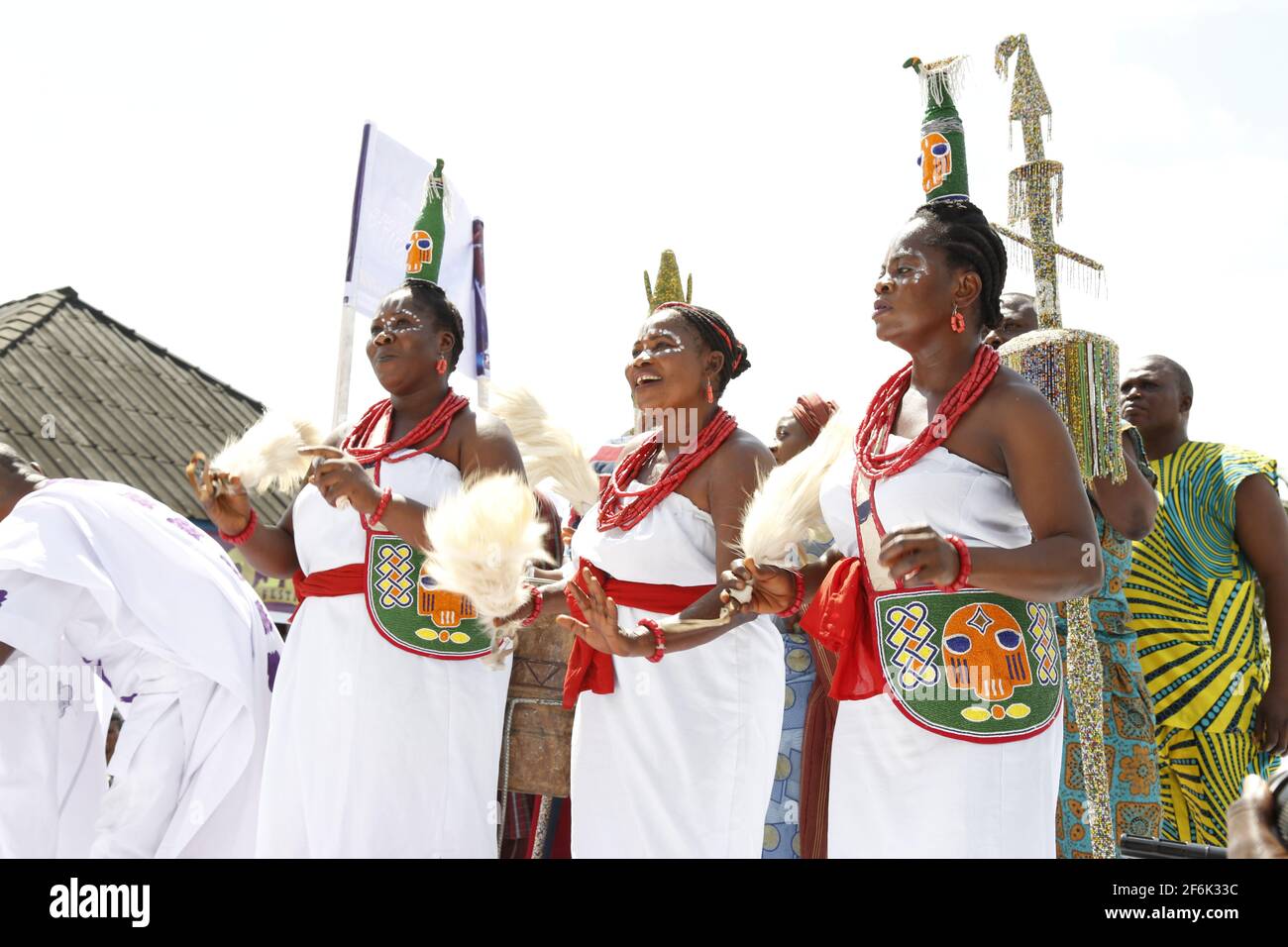 Yoruba-Künstler, die während des Olojo Festivals, Ile-Ife, Osun State, Nigeria auftreten. Stockfoto