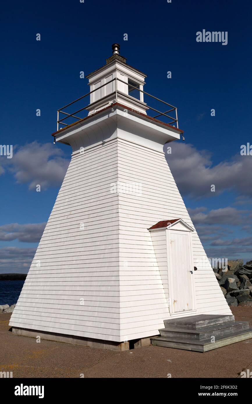 Medway Head Light, auch bekannt als Port Medway Lighthouse, in Nova Scotia, Kanada. Am Medway Head steht seit 1851 ein Leuchtturm. Stockfoto