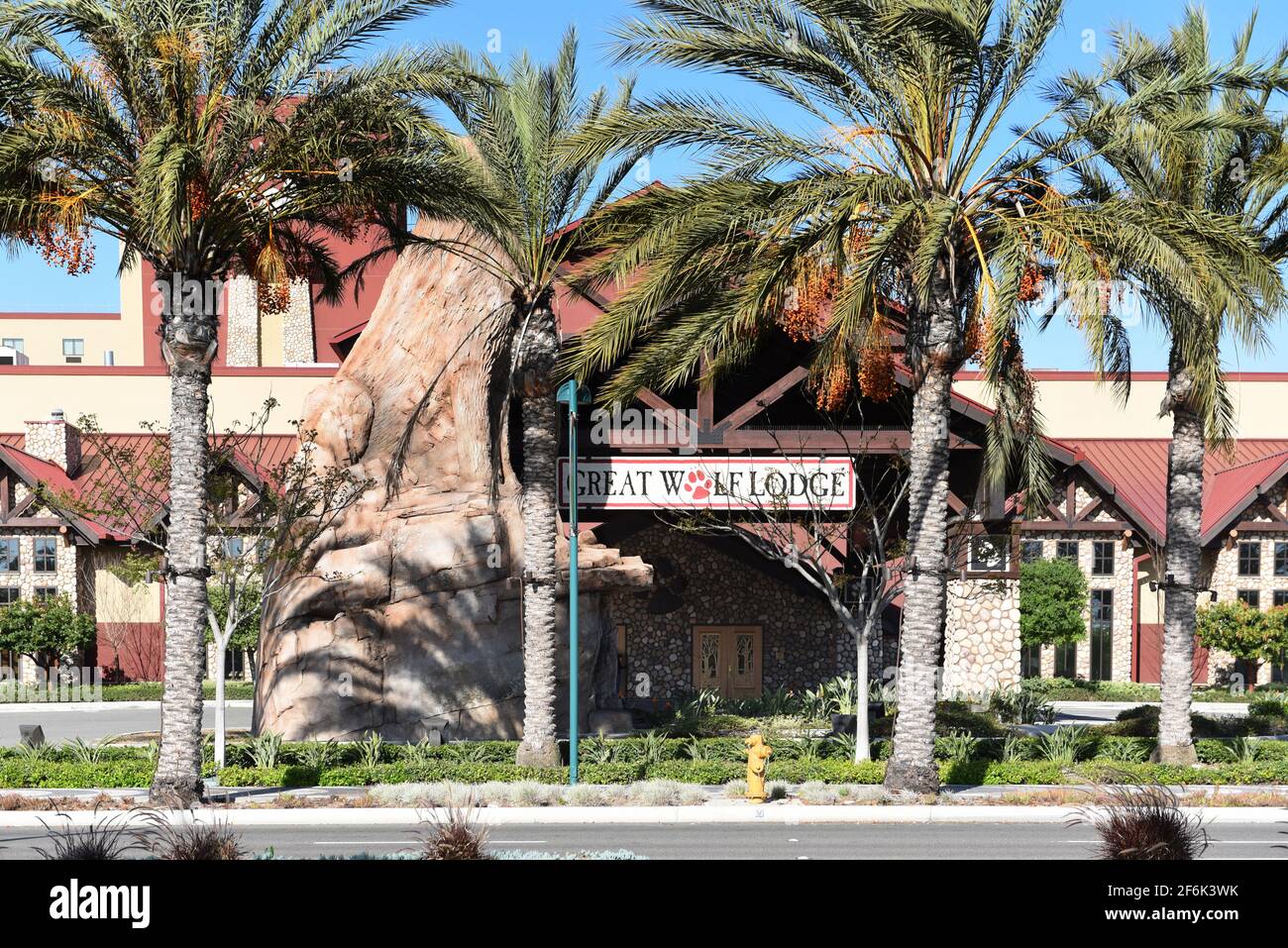 GARDEN GROVE, KALIFORNIEN - 31 MAR 2021: Die Great Wolf Lodge ist ein Indoor-Wasserpark und Resort. Stockfoto