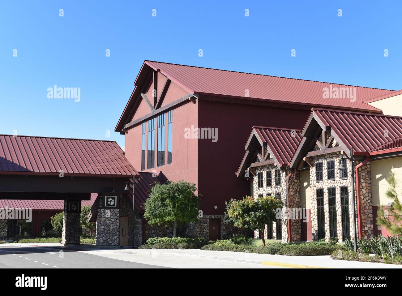 GARDEN GROVE, KALIFORNIEN - 31 MAR 2021: Die Great Wolf Lodge ist ein Indoor-Wasserpark und Resort. Stockfoto