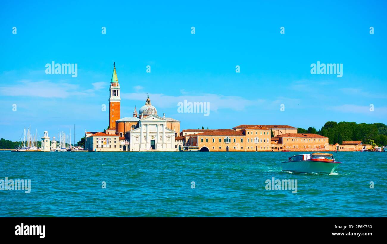 Venezianischer Blick auf die Insel San Giorgio Maggiore, Venedig, Italien. Landschaft Stockfoto