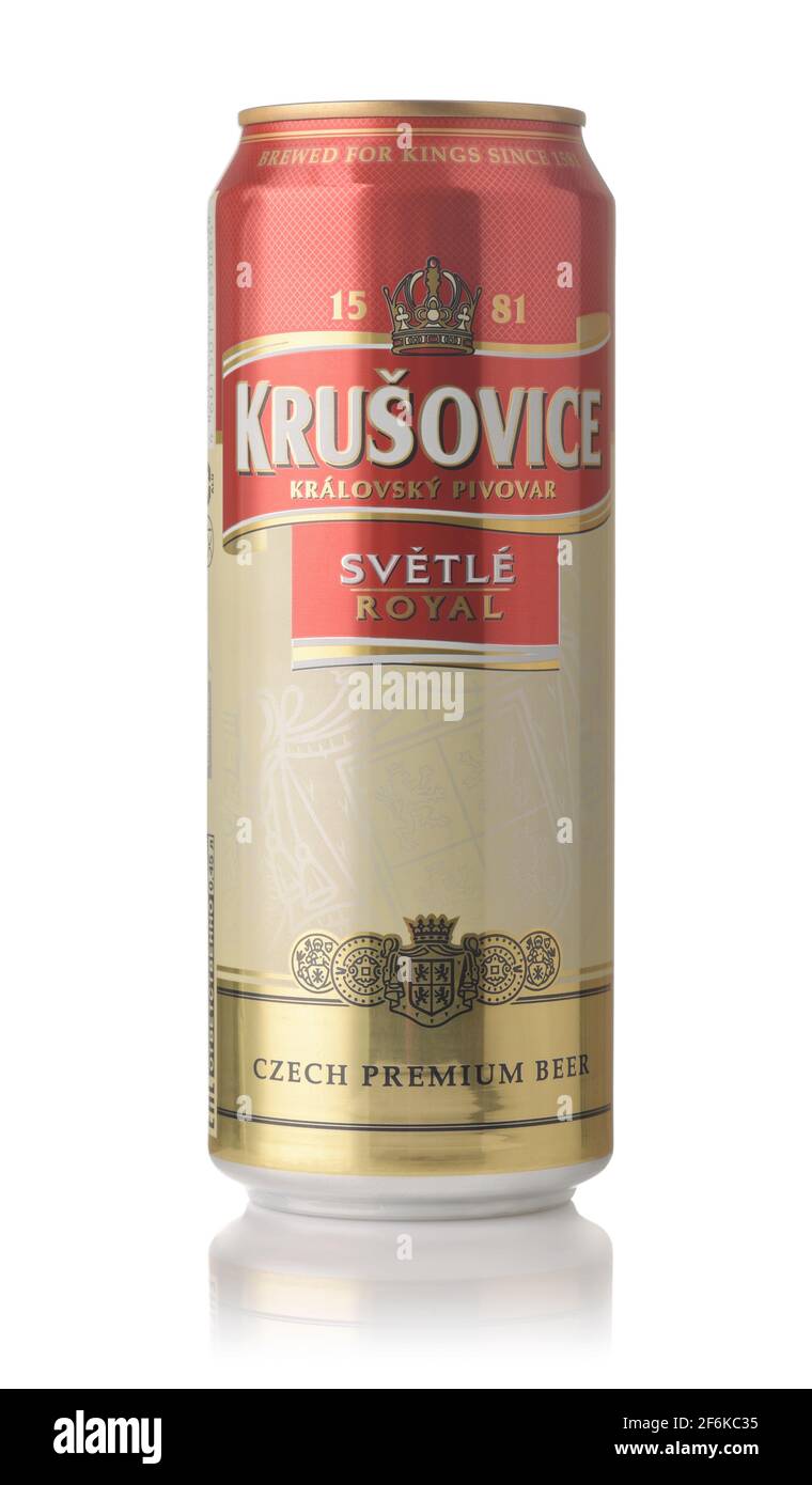 Samara, Russland - März 2021. Produkt Schuss von Krusovice Svetle Lagerbier kann auf weiß isoliert Stockfoto