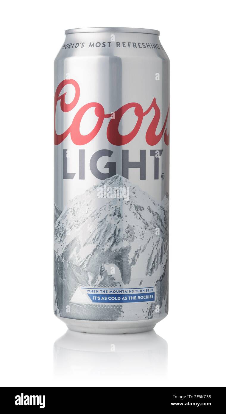 Samara, Russland - März 2021. Produkt Schuss von Coors helles Lagerbier kann auf Weiß isoliert Stockfoto