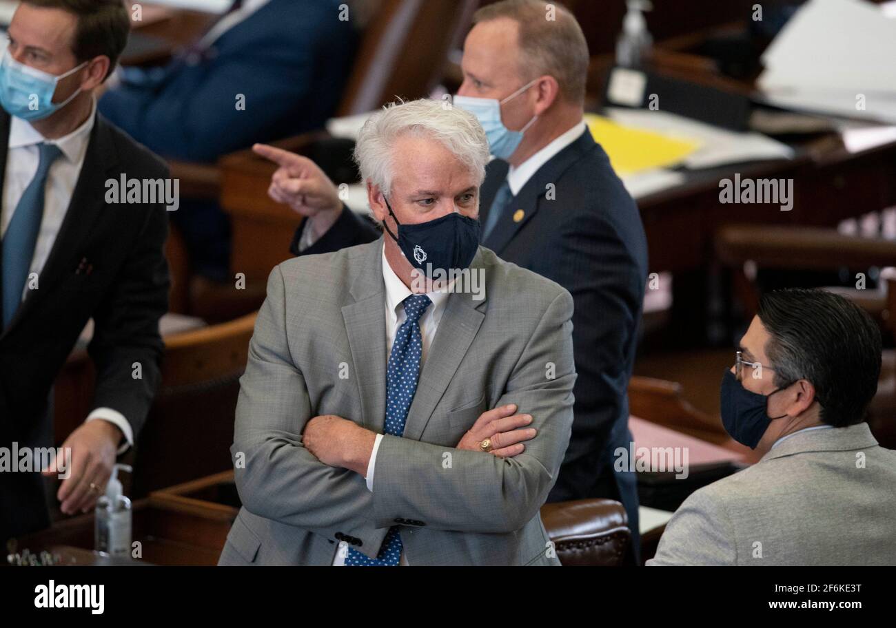 Austin, TX, USA 31. März 2021: Die Staatsrep. Lyle Larson, R-San Antonio, auf dem Boden des Repräsentantenhauses von Texas während routinemäßiger Gesetzeslesungen auf der 87. Legislaturperiode in Texas. ©Bob Daemmrich Stockfoto