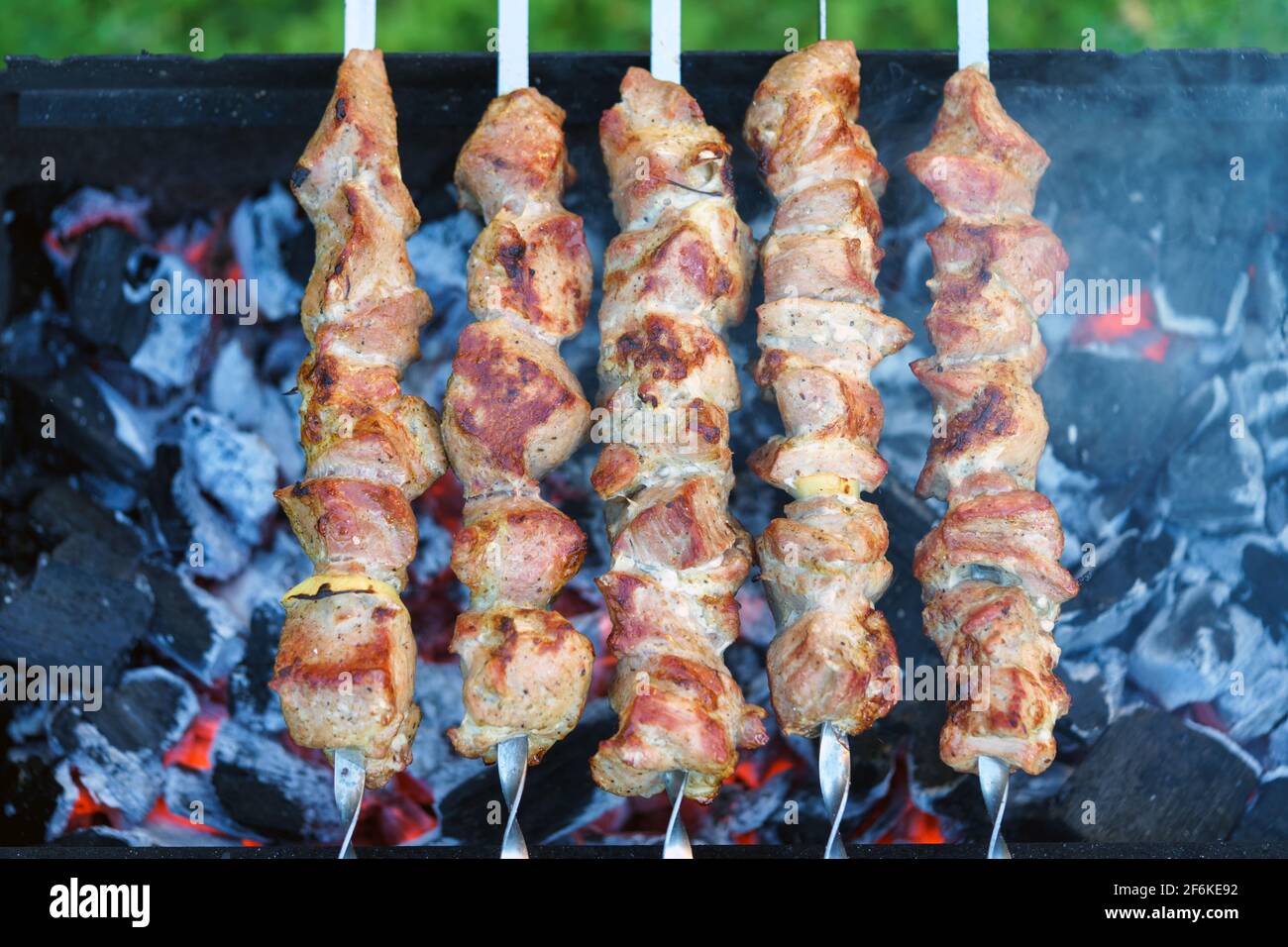 bbq, Fleisch gebraten, Spieße Fleisch, Grill, Holzkohlegrill Fleisch Stockfoto