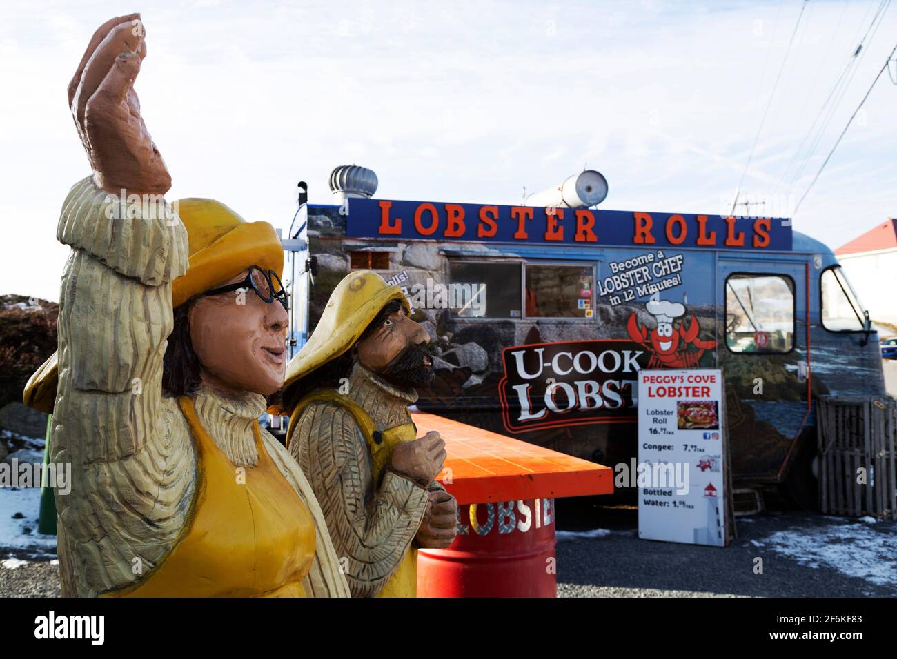 Food Truck serviert Hummer und Hummerbrötchen in Peggy's Cove in Nova Scotia, Kanada. Stockfoto