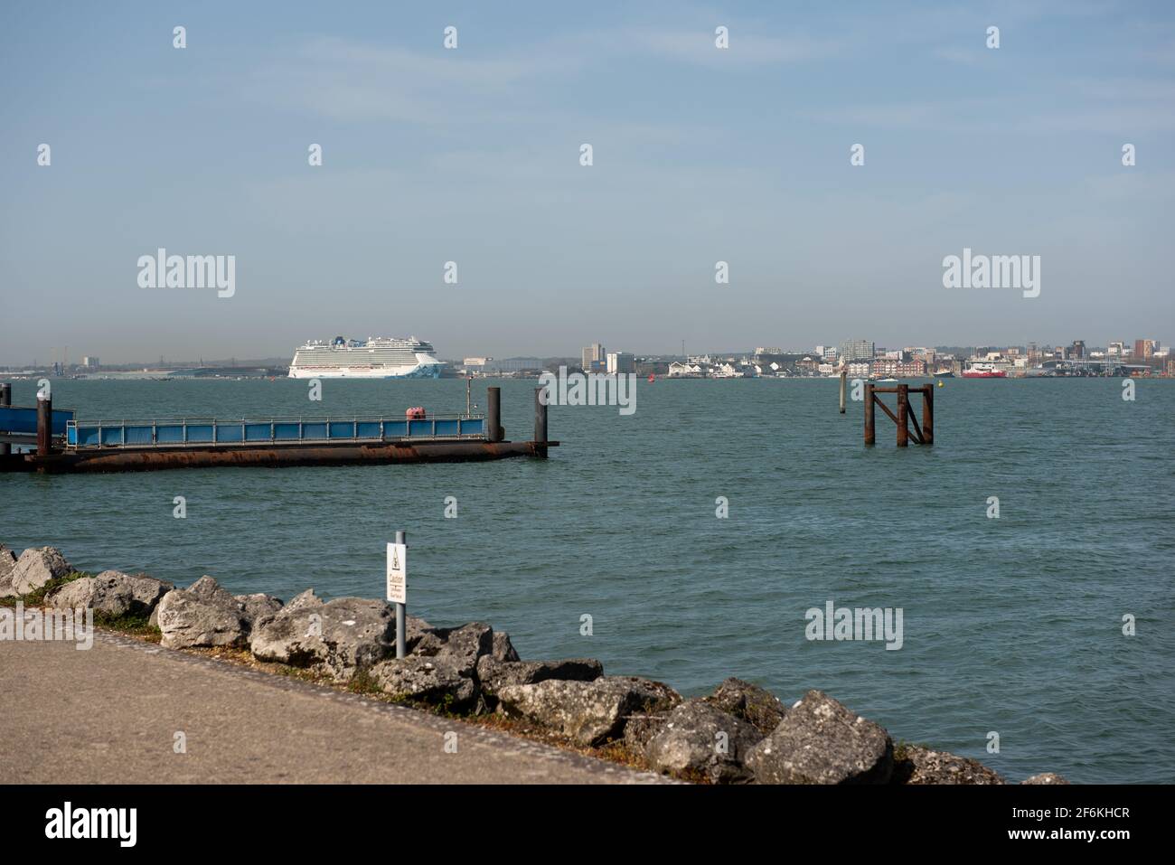 Blick auf Southampton Waters vom Yachthafen Hythe Stockfoto