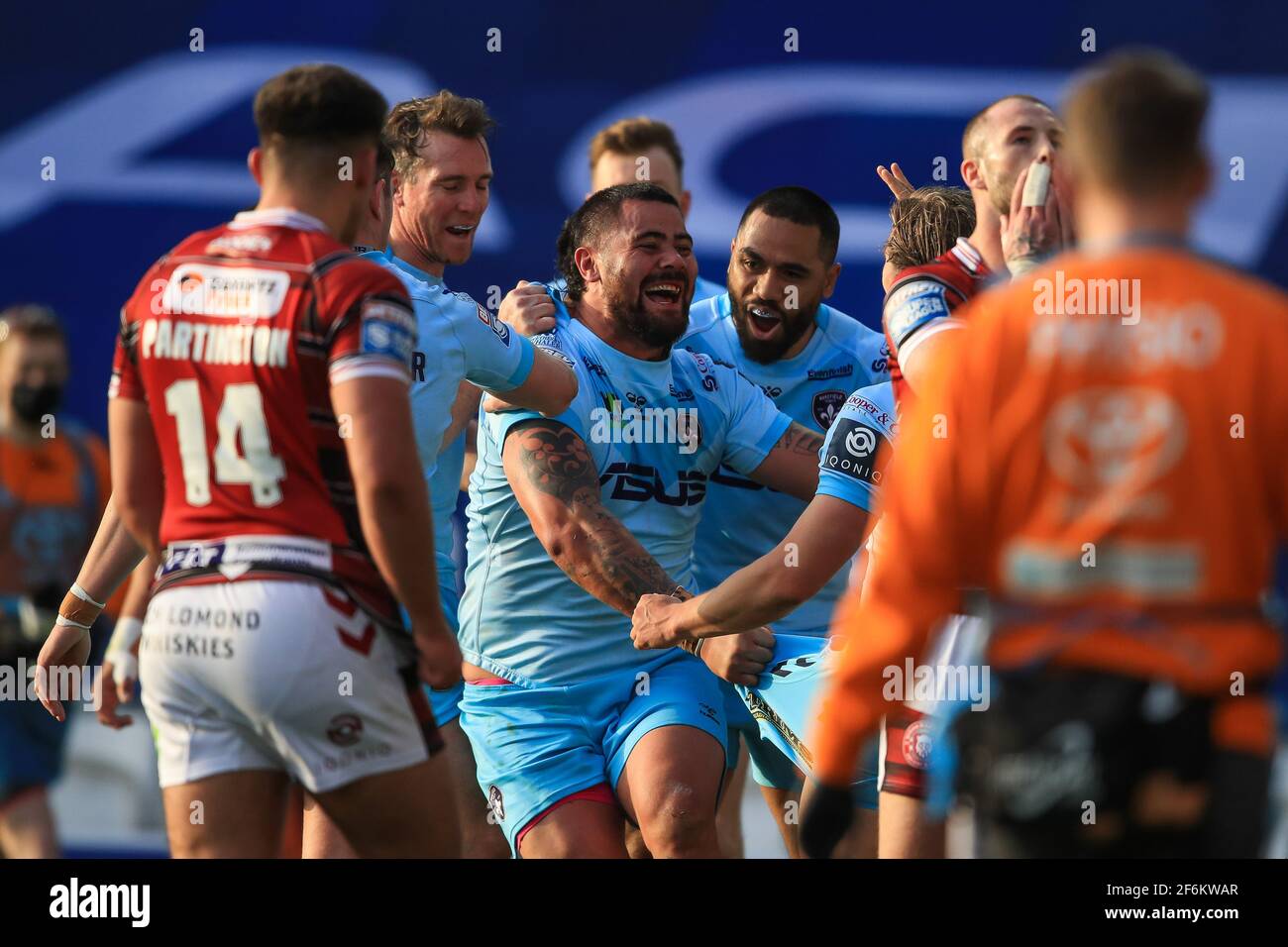 David Fifita (8) von Wakefield Trinity feiert am 4. Januar 2021 seinen Versuch. (Foto von Mark Cosgrove/News Images/Sipa USA) Quelle: SIPA USA/Alamy Live News Stockfoto