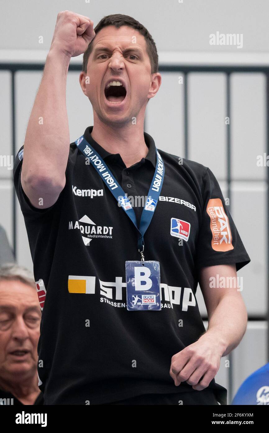 Balingen, Deutschland. April 2021. Handball: Bundesliga, HBW Balingen-Weilstetten - HSG Nordhorn-Lingen in der Sparkassen Arena. Balingens Trainer Jens Bürkle Prost. Quelle: Tom Weller/dpa/Alamy Live News Stockfoto