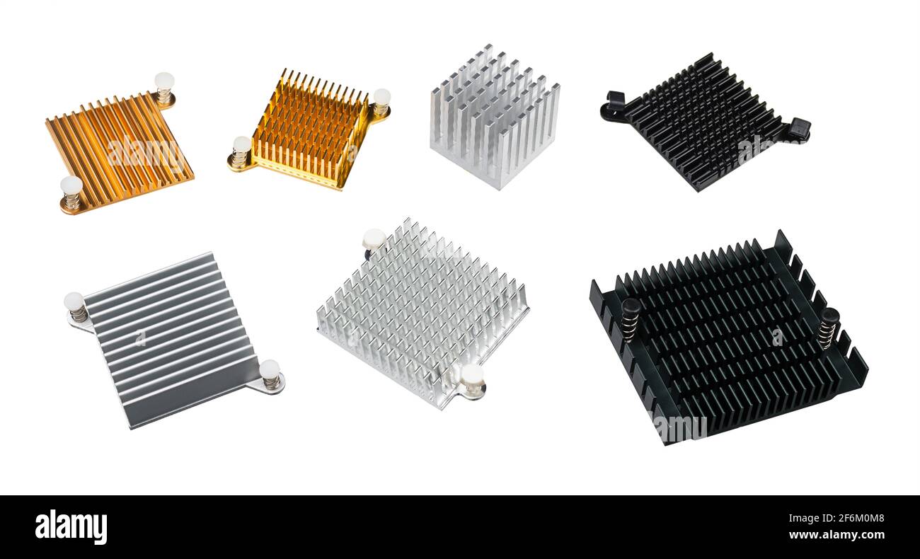 Set aus verschiedenen eloxierten Aluminium Kühlern. Alu-Kühlkörper zur Kühlung von elektronischen Komponenten als Chipsätze auf der Hauptplatine des Computers oder auf Grafikkarten. Technik. Stockfoto