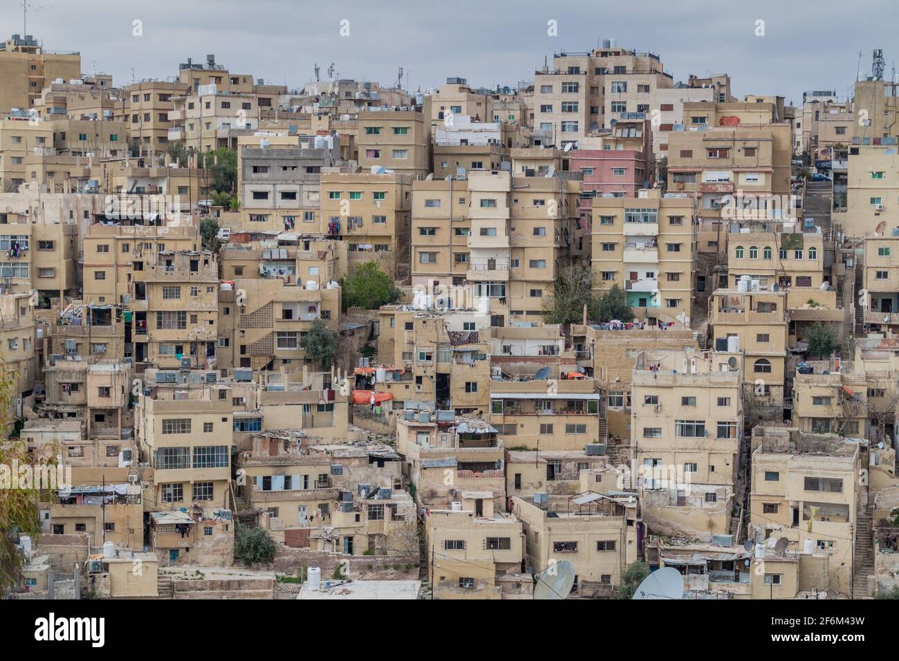 Blick auf Häuser auf Hügeln im Zentrum von Amman, der Hauptstadt Jordaniens Stockfoto