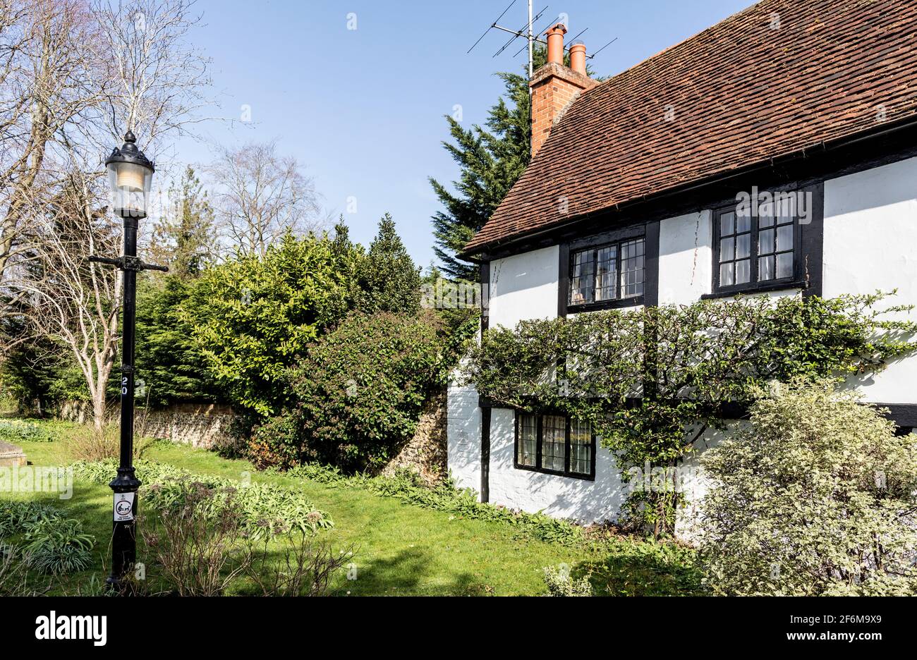 Traditional House and Garden Cookham Bucks Großbritannien Stockfoto