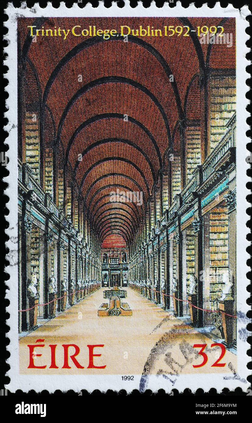 Trinity College of Dublin auf irischer Briefmarke Stockfoto