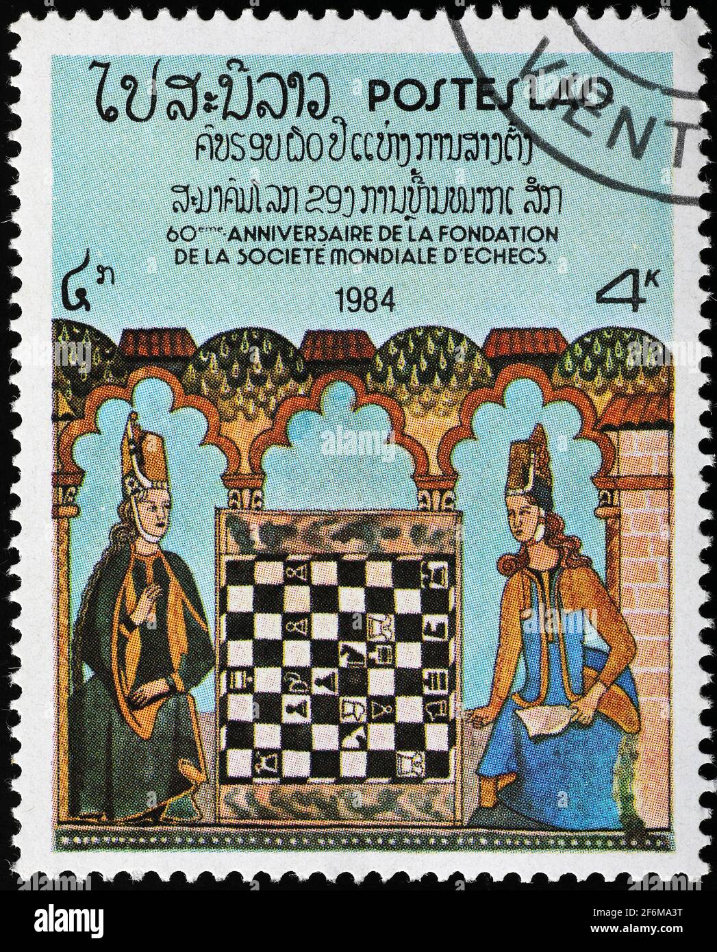 Zwei Frauen spielen Schach auf alten orientalischen Malerei. Briefmarke aus Laos. Stockfoto