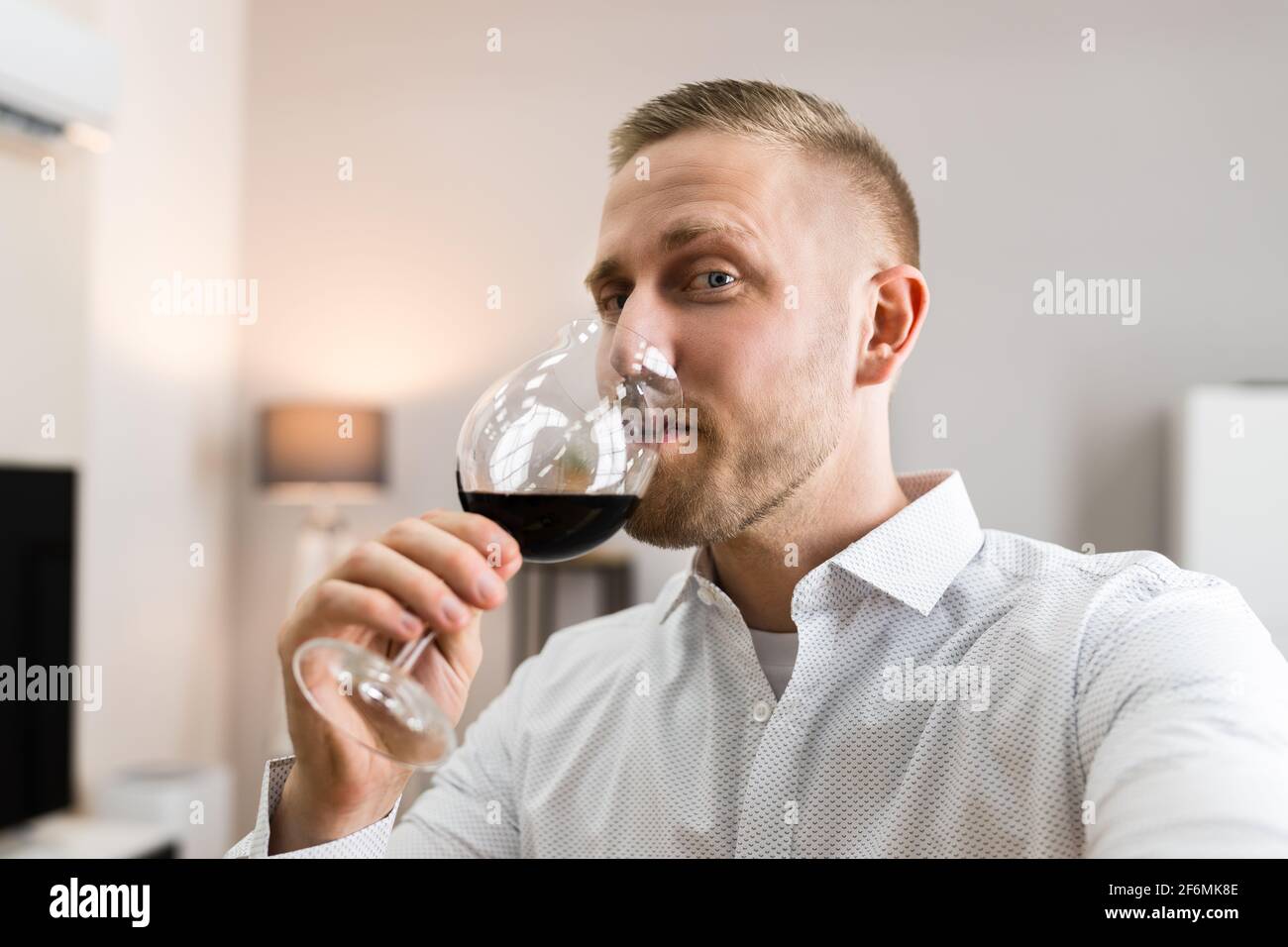 Smile Young Man Wine Dinner Videokonferenz Stockfoto