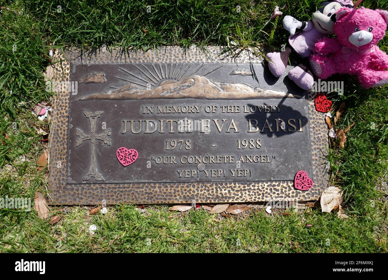 Los Angeles, Kalifornien, USA 30. März 2021 EIN allgemeiner Blick auf die Atmosphäre des Grabes der Schauspielerin Judith Barsi im Forest Lawn Memorial Park Hollywood Hills am 30. März 2021 in Los Angeles, Kalifornien, USA. Foto von Barry King/Alamy Stockfoto Stockfoto