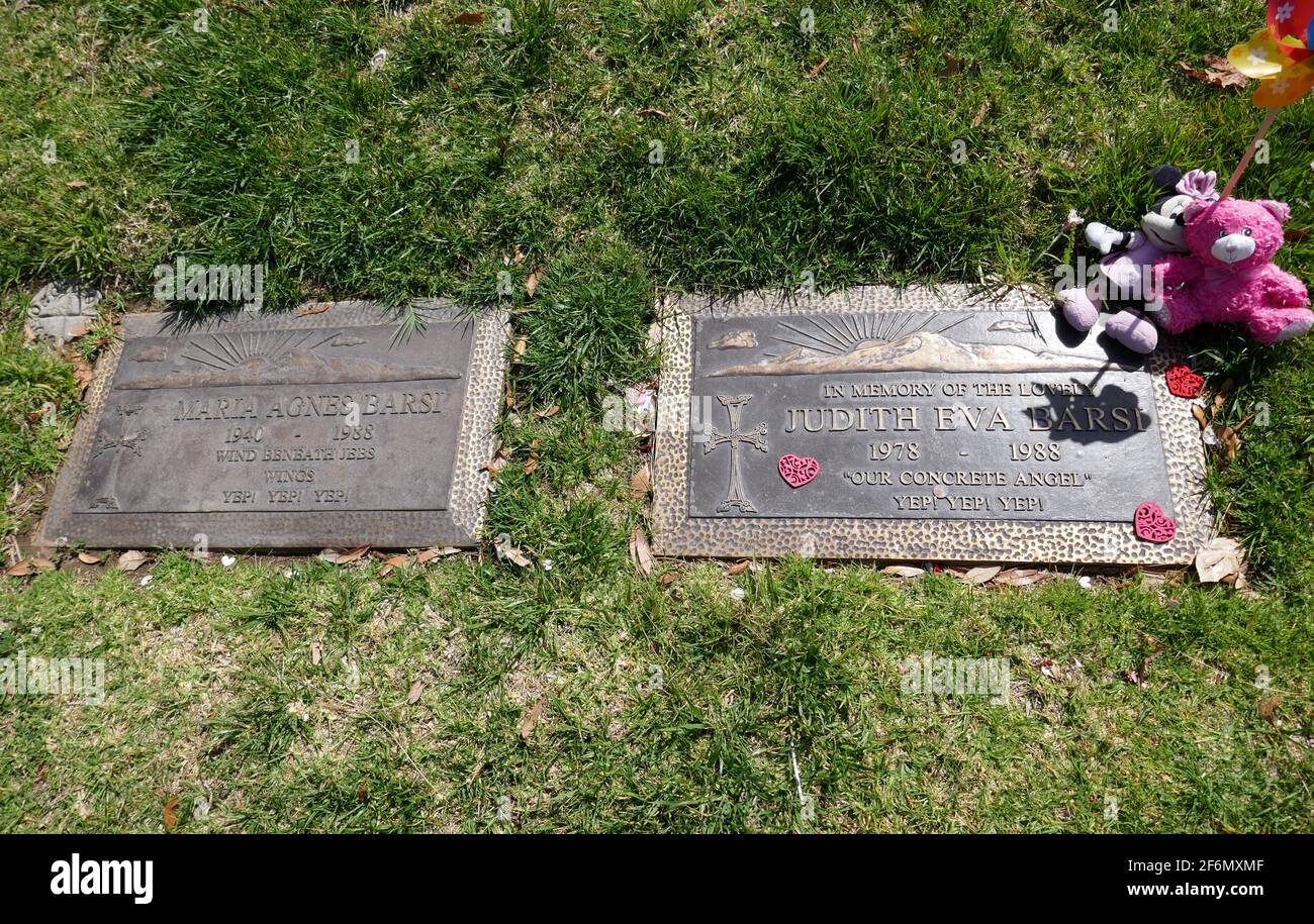 Los Angeles, Kalifornien, USA 30. März 2021 EIN allgemeiner Blick auf die Atmosphäre des Grabes der Schauspielerin Judith Barsi im Forest Lawn Memorial Park Hollywood Hills am 30. März 2021 in Los Angeles, Kalifornien, USA. Foto von Barry King/Alamy Stockfoto Stockfoto