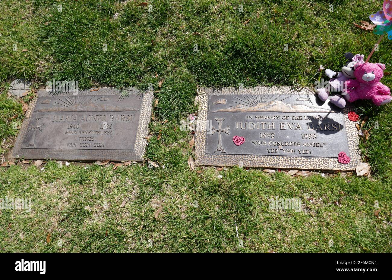 Los Angeles, Kalifornien, USA 30. März 2021 EIN allgemeiner Blick auf die Atmosphäre des Grabes der Schauspielerin Judith Barsi im Forest Lawn Memorial Park Hollywood Hills am 30. März 2021 in Los Angeles, Kalifornien, USA. Foto von Barry King/Alamy Stockfoto Stockfoto