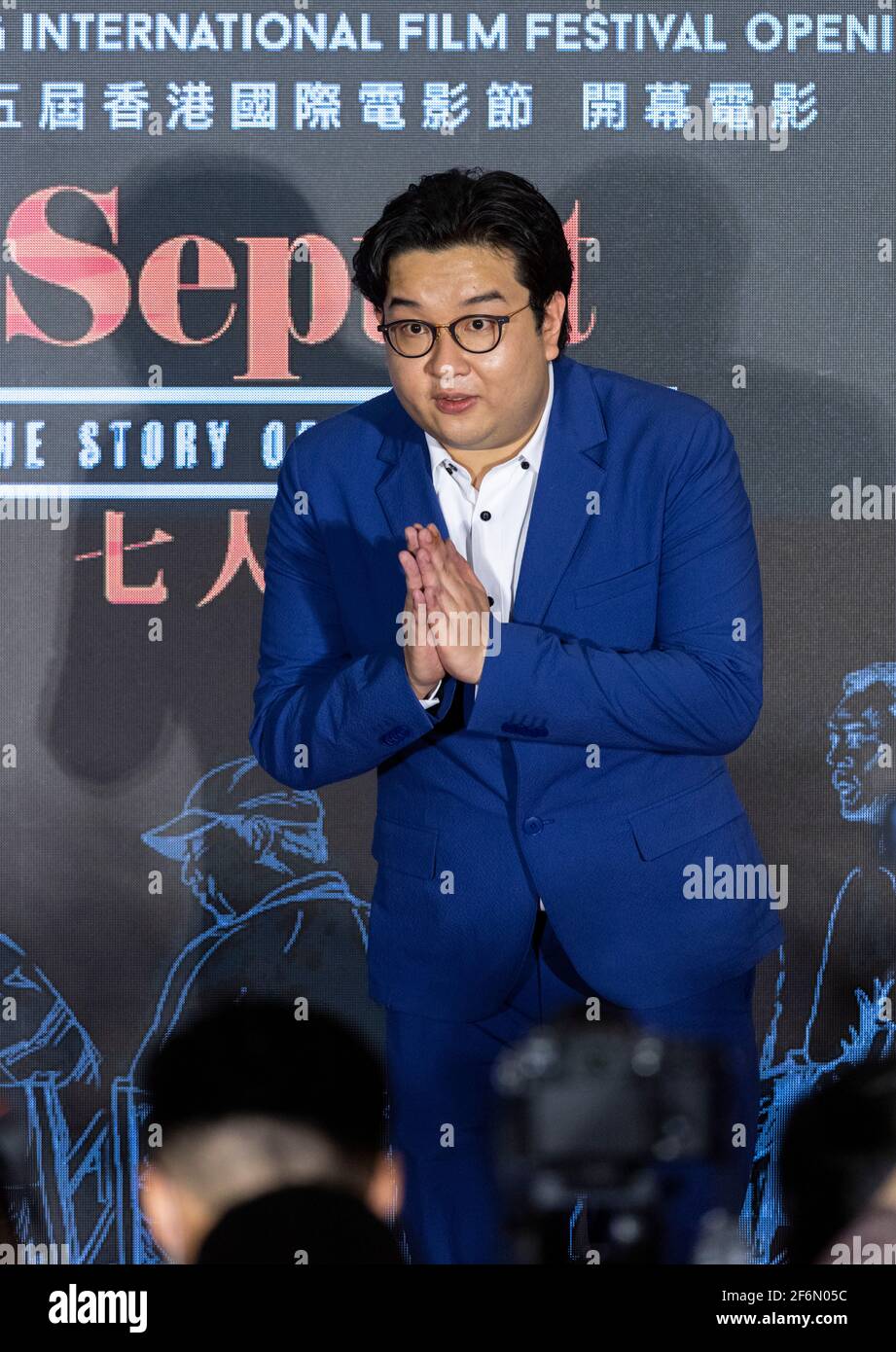 HONGKONG, HONGKONG SAR, CHINA: 1. APRIL 2021. Schauspieler Eric Tsui Ho-Cheong. Das 45. Internationale Filmfestival von Hongkong (HKIFF45) beginnt mit der Gala-Premiere von Septet: The Story of Hong Kong, einer Feier von sieben berühmten Filmemachern aus Hongkong und dem Kino, das sie lieben. Neben den Regisseuren Sammo HUNG, Ann HUI, Patrick TAM, YUEN wo-ping und Johnnie TO bei der Eröffnungszeremonie des Hong Kong Cultural Center sind der HKIFF45-Botschafter Aaron KWOK und Gary MAK, der stellvertretende Leiter von Create Hong Kong, anwesend. Ebenfalls anwesend sind die Darsteller Timmy HUNG, Jennifer YU, YUEN Wah, Ashley LAM, NG Wing-sze, WU Tsz-tun Stockfoto
