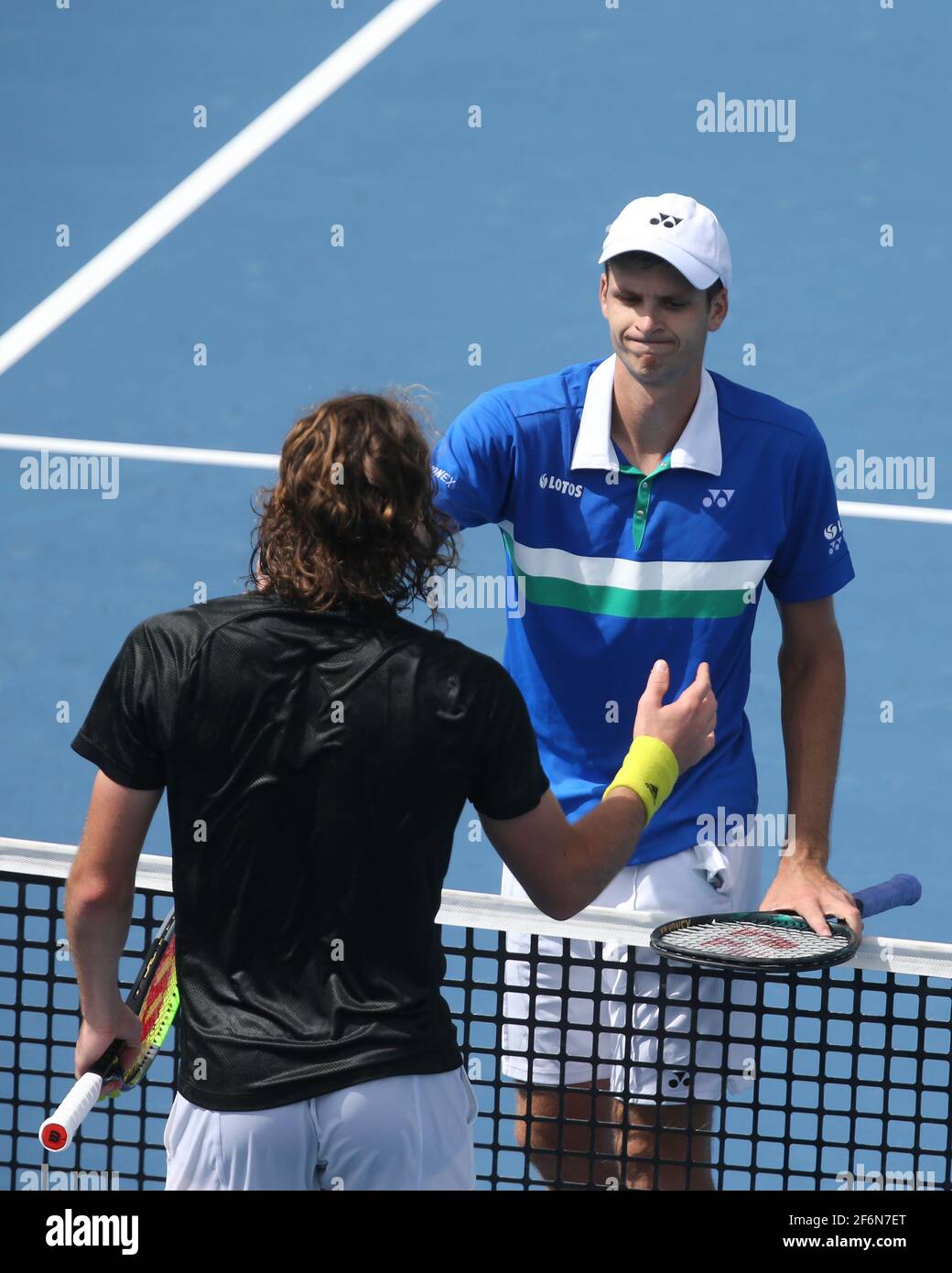 MIAMI GARDENS, FL - 01. APRIL: (KEINE VERKÄUFE AN NEW YORK POST) Hubert Hurkacz aus Polen besiegt Stefanos Tsitsipas aus Griechenland am 11. Tag der Miami Open am 1. April 2021 im Hard Rock Stadium in Miami Gardens, Florida Menschen: Hubert Hurkacz Quelle: Hoo-Me / MediaPunch Stockfoto