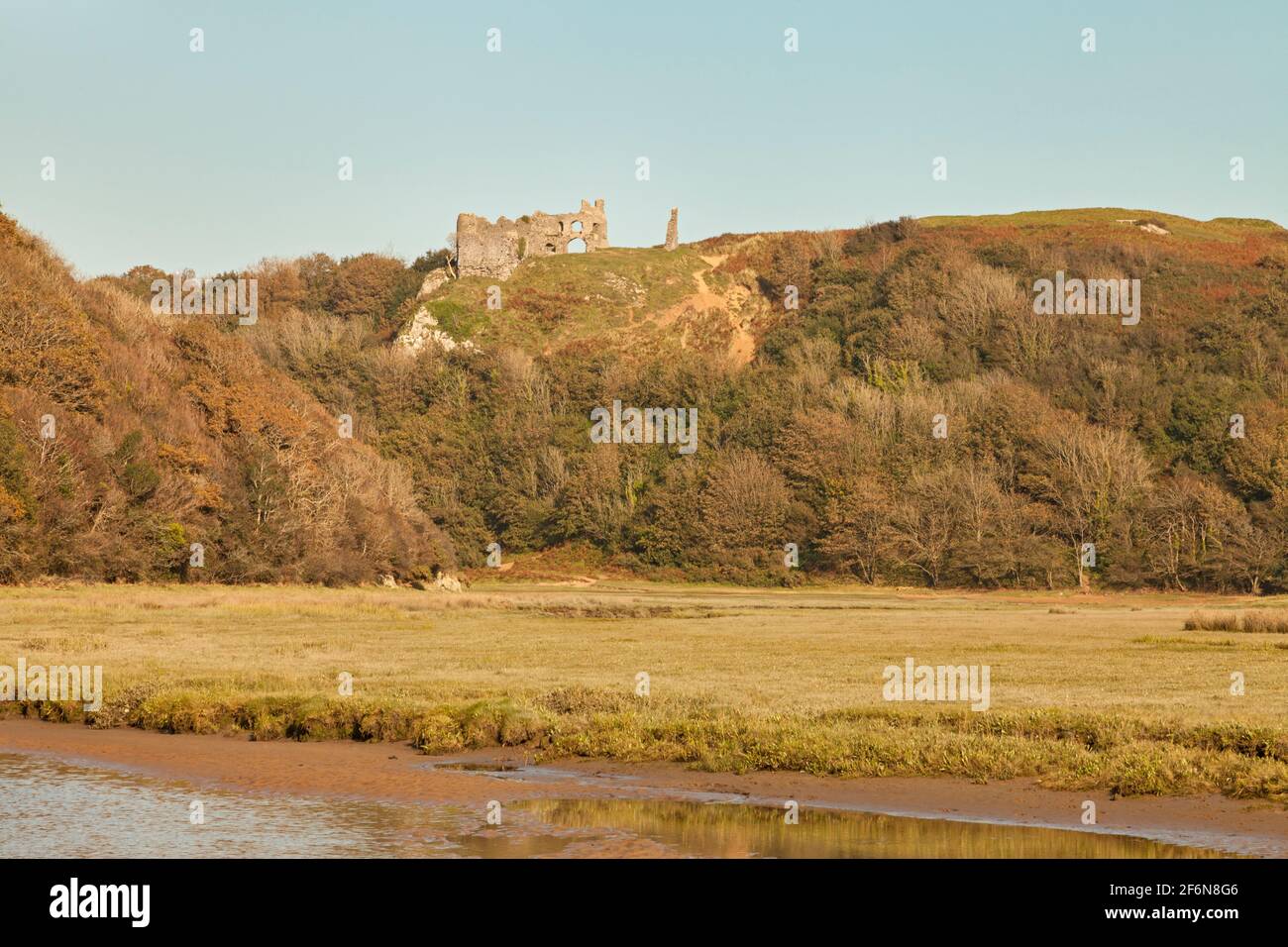 Pennard Castle Ruins, 12. Jahrhundert, über Three Cliffs Bay, Pennard, Gower Peninsula, Swansea, South Wales, VEREINIGTES KÖNIGREICH Stockfoto