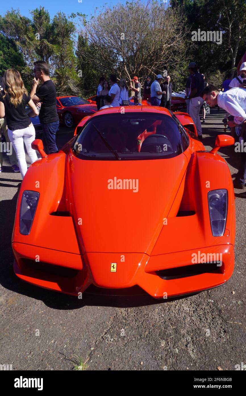 Nahaufnahme Vorderansicht eines roten Ferrari bei A Oldtimer-Show Stockfoto