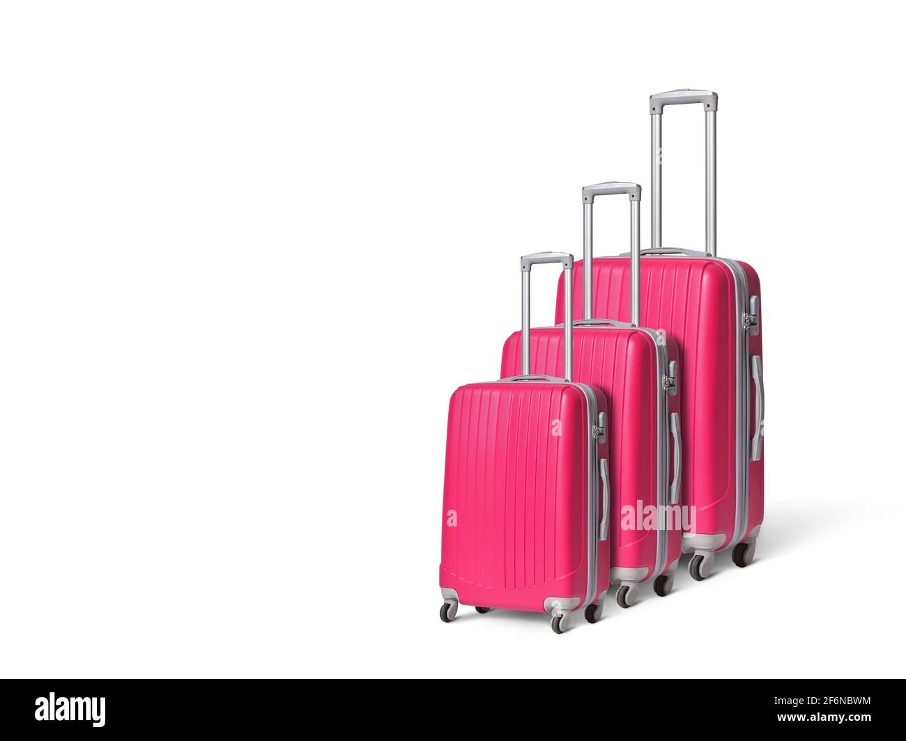Drei rosa Koffer in verschiedenen Größen auf weißem Hintergrund, Reisekonzept und Urlaub Stockfoto