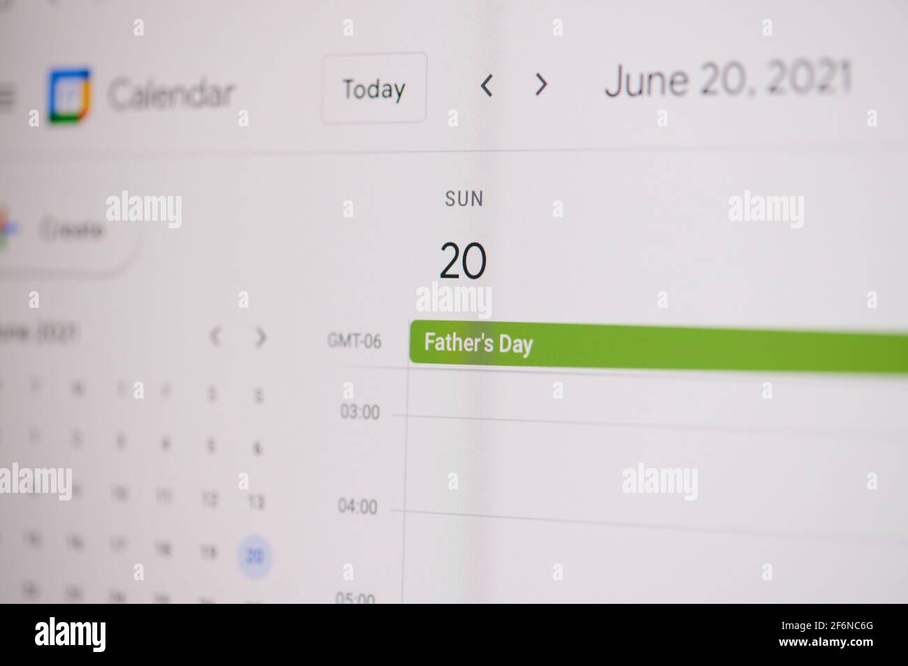 New york, USA - 17. Februar 2021: Vatertag 20. juni auf google-Kalender auf Laptop-Bildschirm Nahaufnahme. Stockfoto