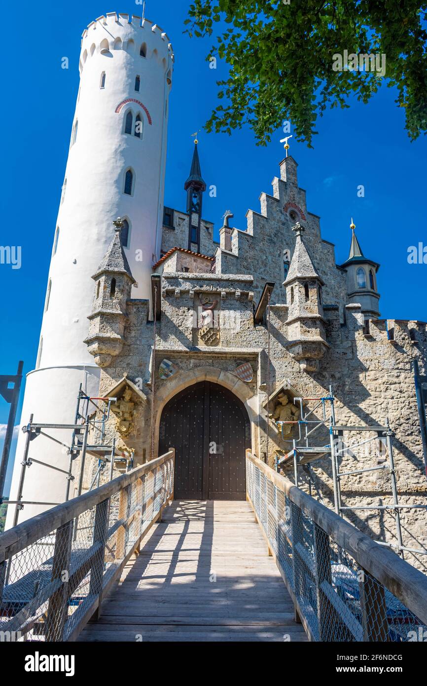 Schloss Lichtenstein (Schloss Lichtenstein), ein Schloss im neugotischen Stil mit Blick auf die echaz Tal in der Nähe von Honau, Reutlingen gebaut, im Schwäbischen Stockfoto