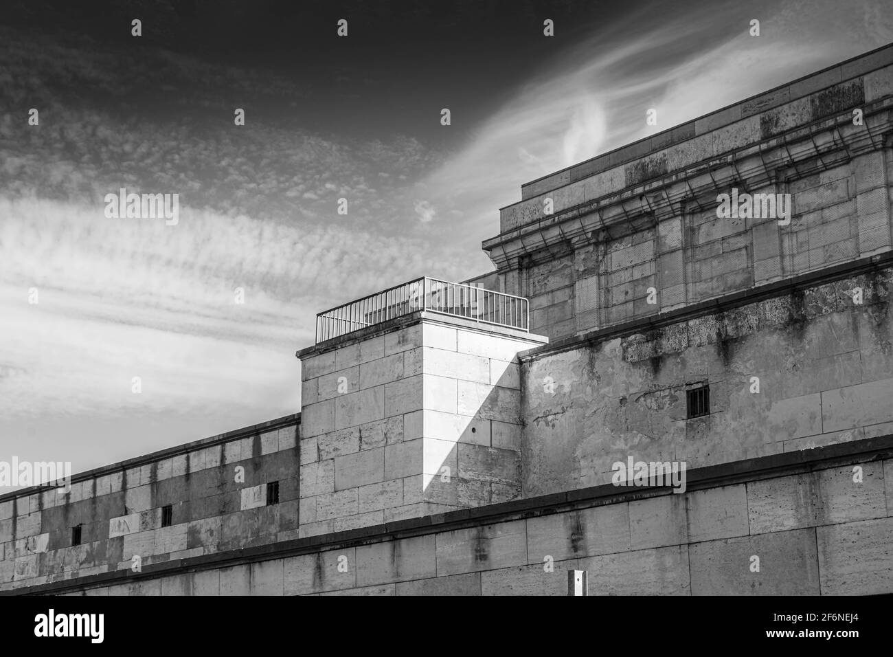 NÜRNBERG, 28. JULI 2020: Überreste der Zeppelinfeld-Tribüne in Nürnberg. Es ist die Tribüne, von der Adolf Hitler Spee machte Stockfoto