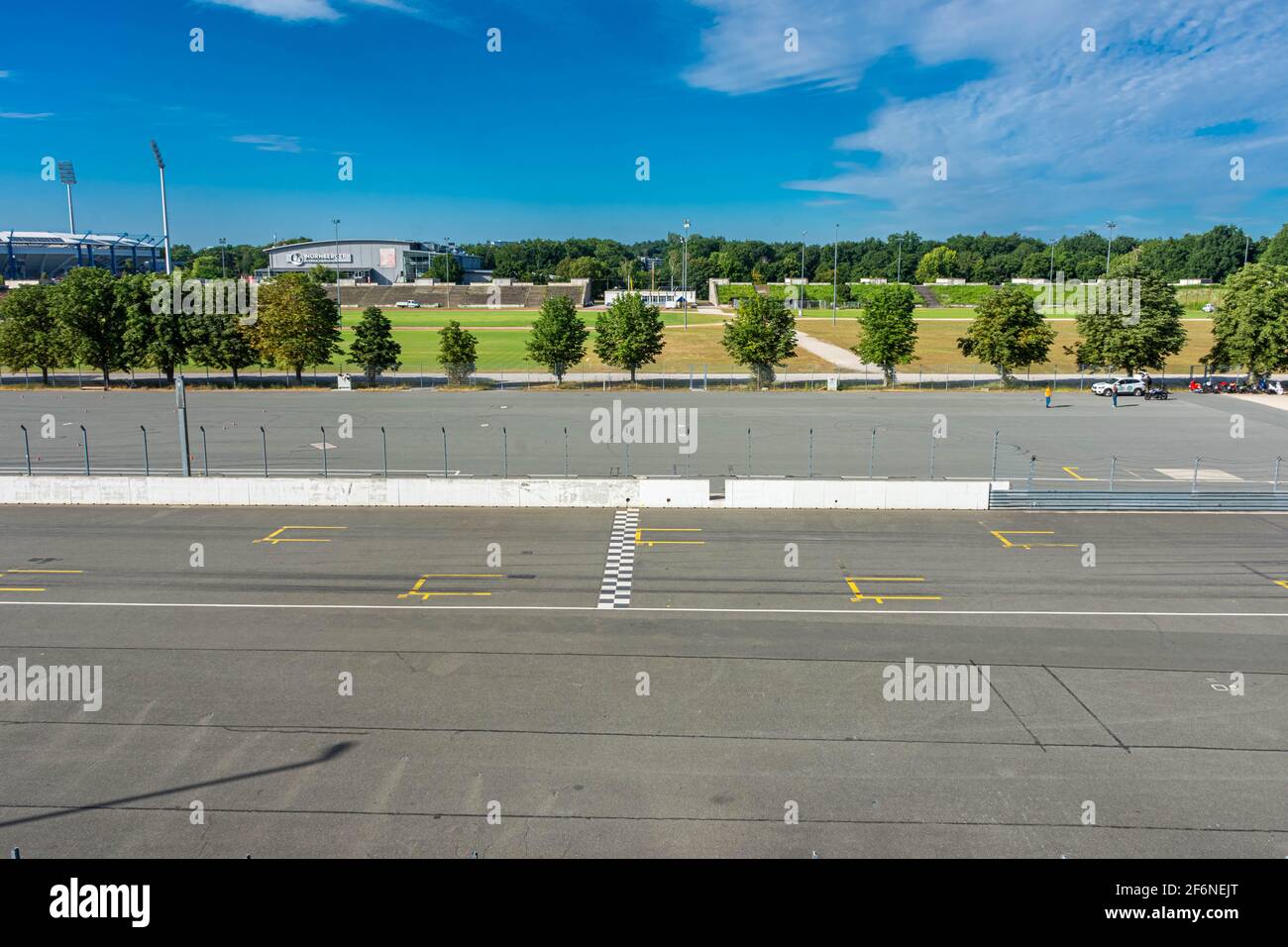 NÜRNBERG, 28. JULI 2020: Überreste der Zeppelinfeld-Tribüne in Nürnberg. Es ist die Tribüne, von der Adolf Hitler Spee machte Stockfoto