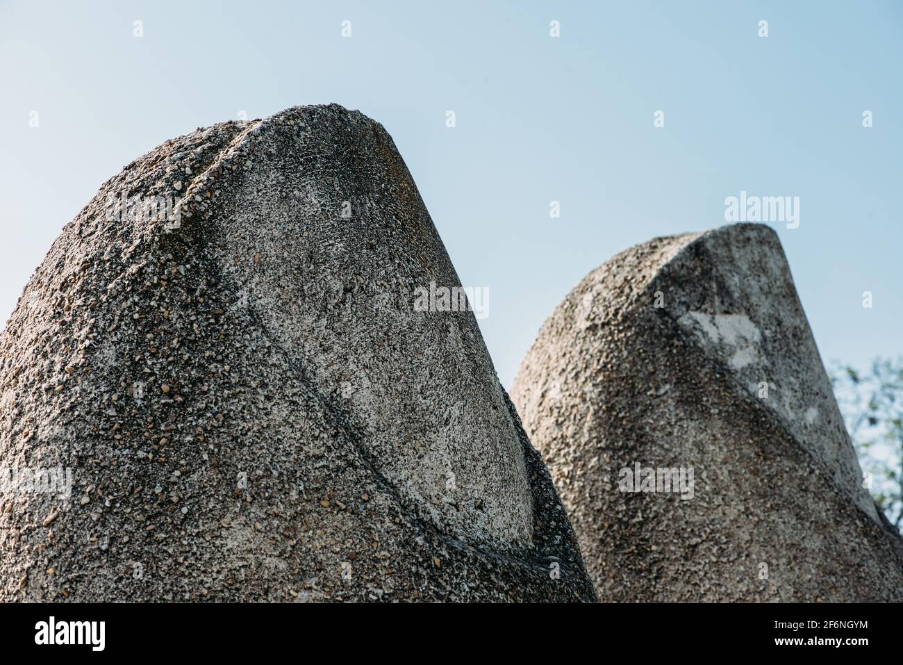 Dedos-Skulptur des chilenischen Künstlers Mario Irarrazabal, im Park Juan Carlos I in Madrid, Spanien Stockfoto