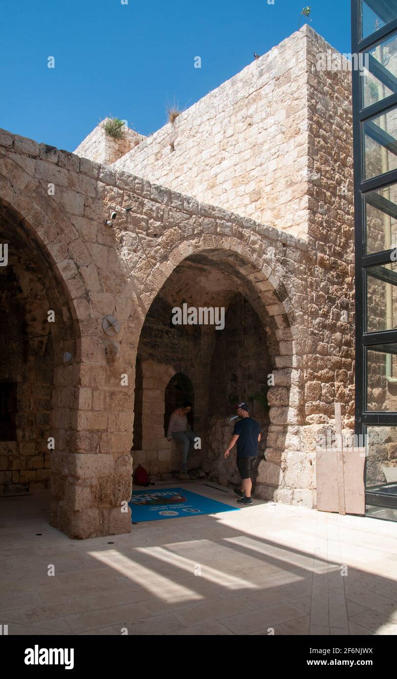 Migdal Afek Migdal Tsedek ist ein Nationalpark am südöstlichen Rand von Rosh HaAyin, Israel. Ruinen von Mirabel, einer Kreuzritterburg, die auf den s Stockfoto