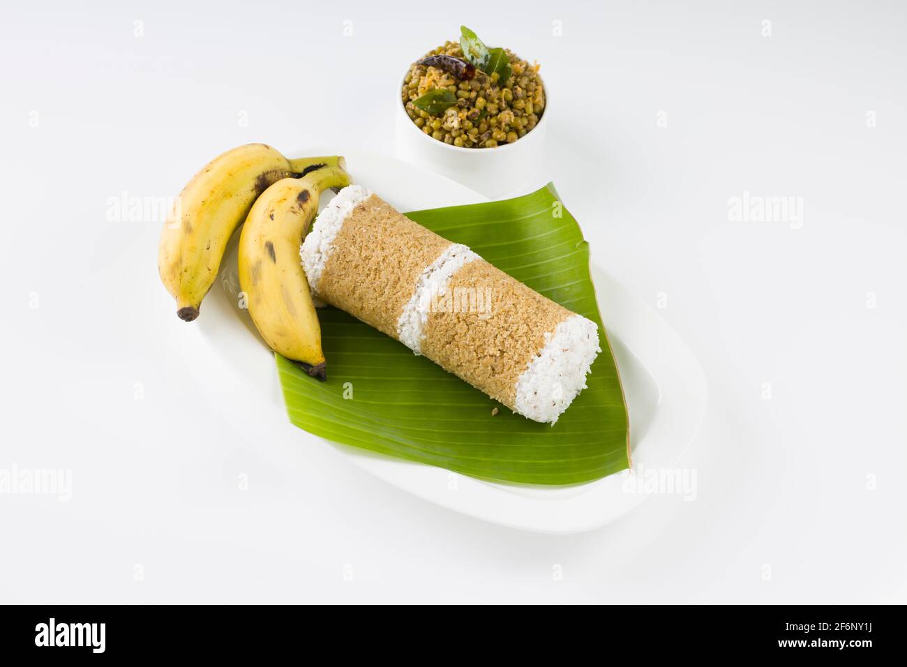 Kerala Breakfast Wheat puttu, gesunde gedünstete Lebensmittel, die das Hauptfrühstück Element der südindischen mit Weizenmehl gemacht ist. Stockfoto