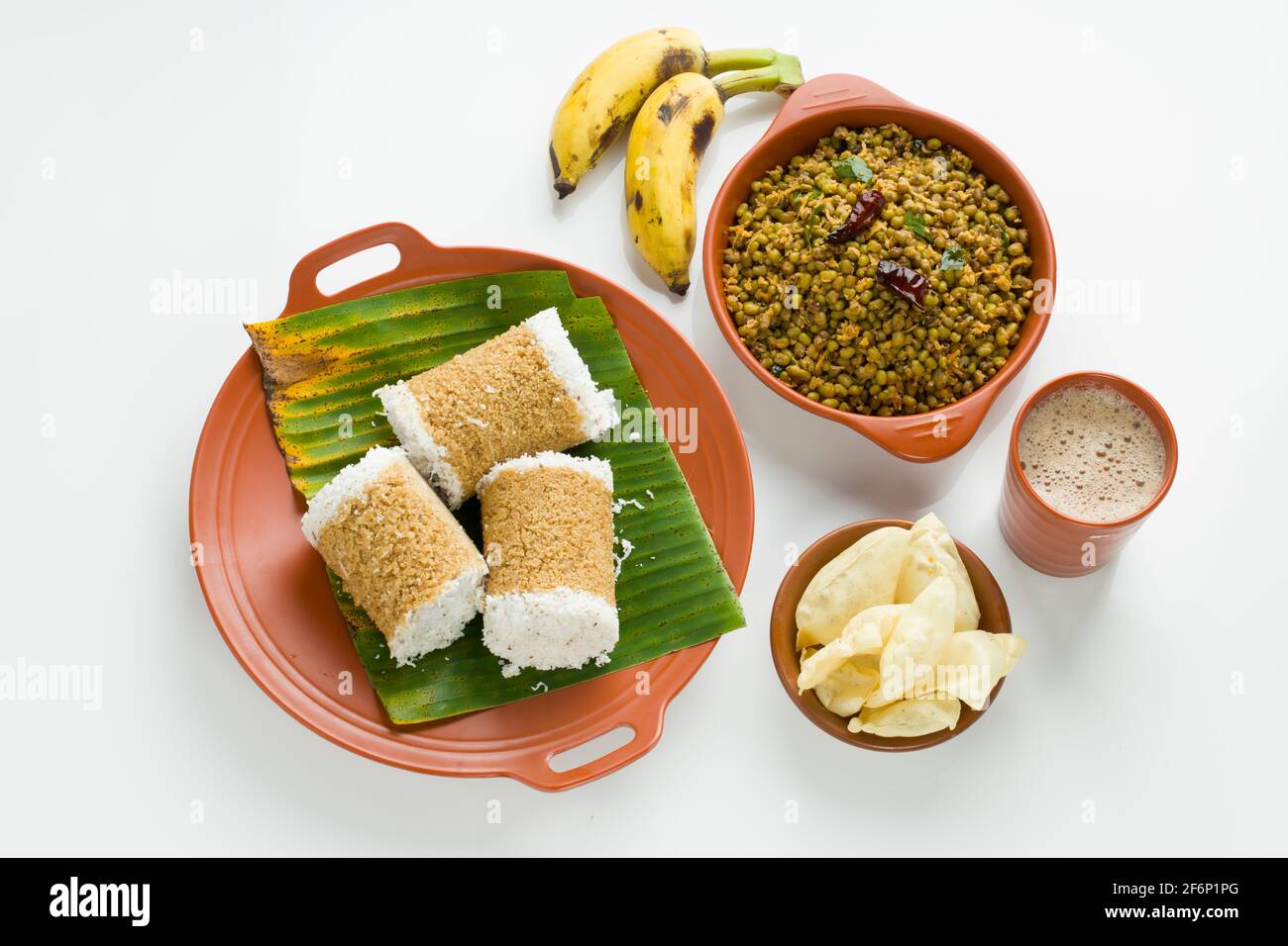 Kerala Breakfast Wheat puttu, gesunde gedünstete Lebensmittel, die das Hauptfrühstück Element der südindischen mit Weizenmehl gemacht ist. Stockfoto Kerala Breakfast Wheat puttu, gesunde gedünstete Lebensmittel, die das Hauptfrühstück Element der südindischen mit Weizenmehl gemacht ist. Stockfoto