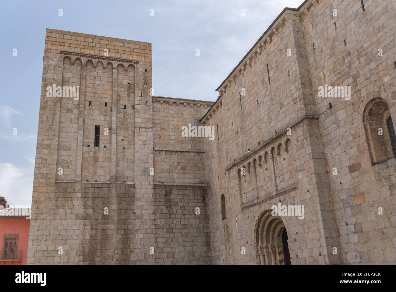 Tagesansicht der Kathedrale von Santa Maria d'Urgell. Katalonien. Stockfoto