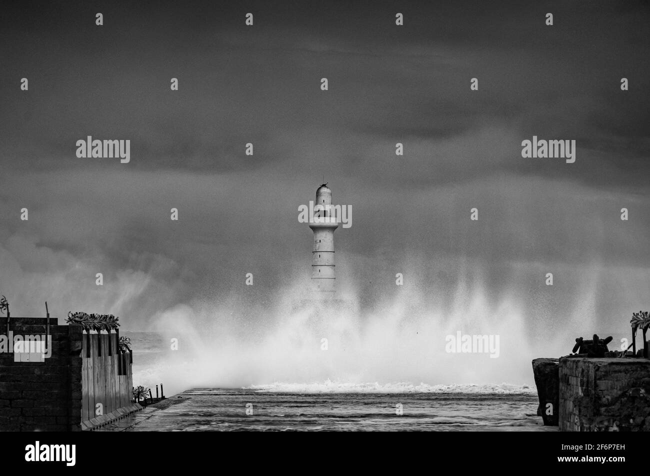 Stürmische See, Aberdeen South Breakwater Stockfoto